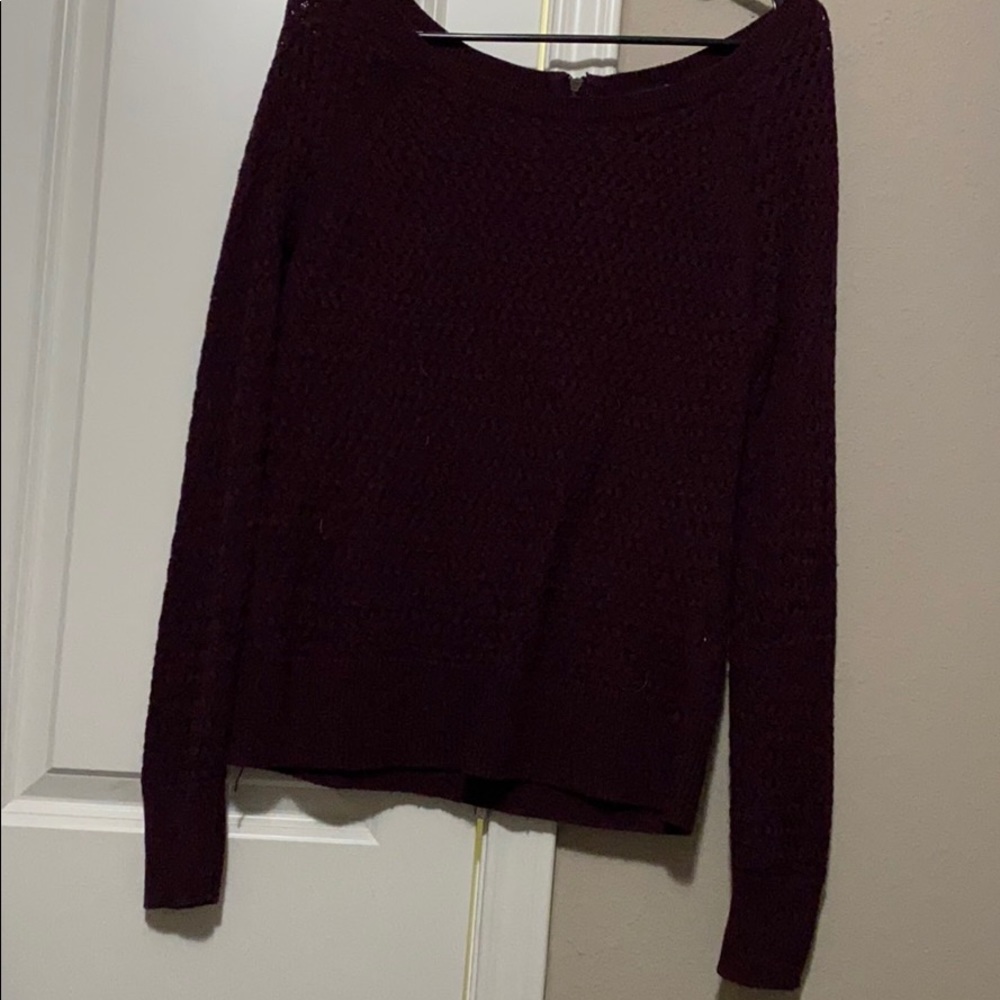 American Eagle maroon sweater